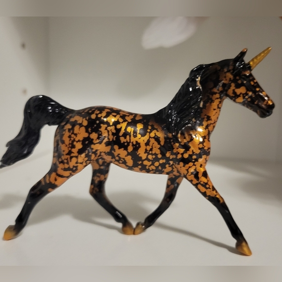 Breyer Other - Breyer Black and Gold Stablemate